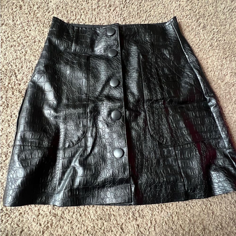 Stradivarius Black Faux Leather Croc-Embossed Skirt Size 2